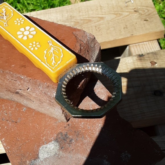 Vintage can and twist bottle opener - Picture 3 of 4